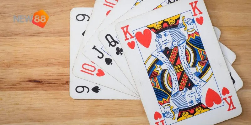 Khám phá nguồn gốc và sự phát triển của bài domino qua thời gian.